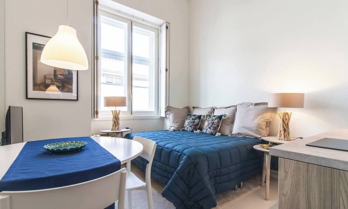 Sacramento Apartment | Cozy Studio in Chiado Central