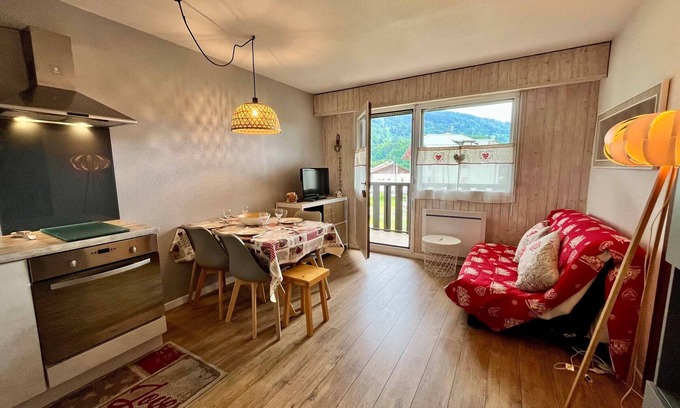 Samoens Apartment | Cozy Studio in Samoëns Village Center - Balcony, Parking, Pet-Friendly