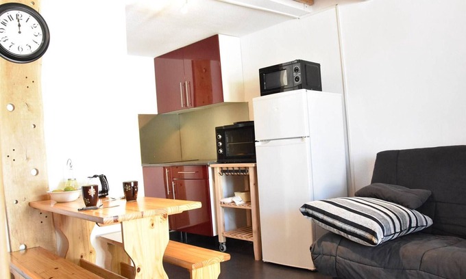 Les Ayguades Apartment | Cozy Studio Mezzanine with A/C, BBQ, Near Beach & Shops - Sleeps 4, Gruissan