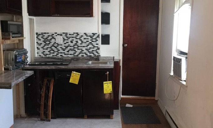 Queens Apartment | Cozy Studio Near Rockaway Beach Come enjoy the ocean as desired !