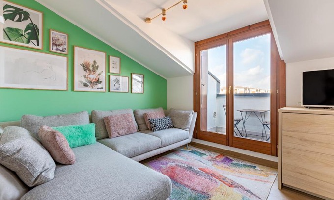 Bruzzano Apartment | Cozy Studio W/Parking 5 min walk from the bus stop