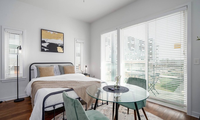Avondale Apartment | Cozy Studio w/Private Balcony!