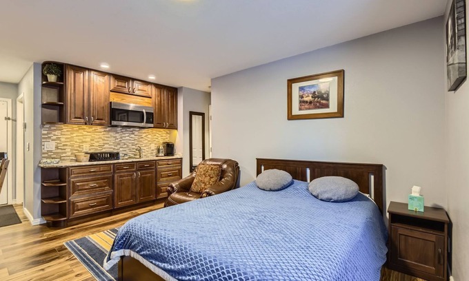 Greenwood Village Apartment | Cozy studio with fitness room and AC in delightful Greenwood Village