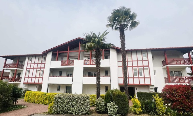 Cambo-les-Bains Apartment | Cozy Studio with Balcony & Parking in Quiet Residence, Cambo-les-Bains