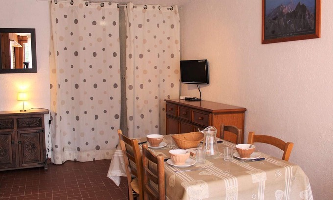 Les Claux Apartment | Cozy Studio with Mountain Nook, Sleeps 4, Near Slopes and Shops in Vars Les Claux