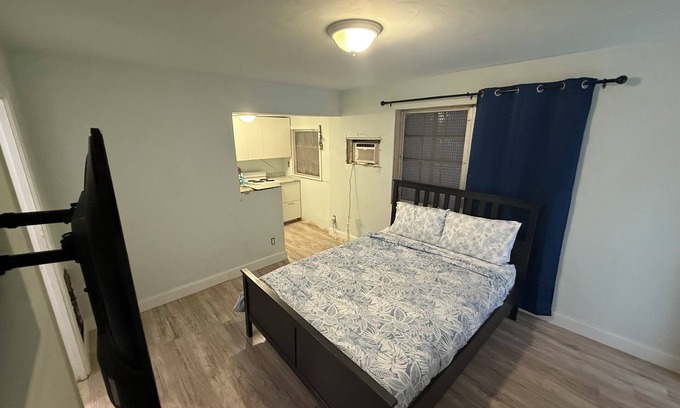 Dania Beach Condo | Cozy studio with WiFi and AC in marvelous Hollywood