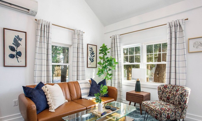 Easttown House | Cozy Stylish Cottage In the City, Close to Everything GR, Extended Stay Welcome