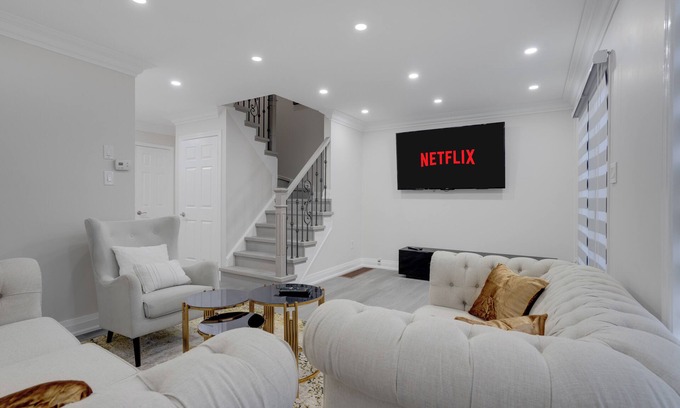 Vaughan House | Cozy Suite w/Office & Fast Wi-Fi by Wonderland