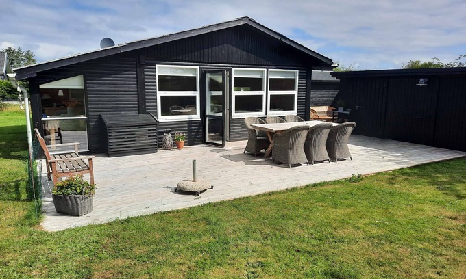 Lonstrup House | Cozy summer house in Lønstrup for 5 people.