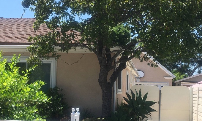 West Los Angeles House | Cozy Sweet Guesthouse in the heart of West L.A..