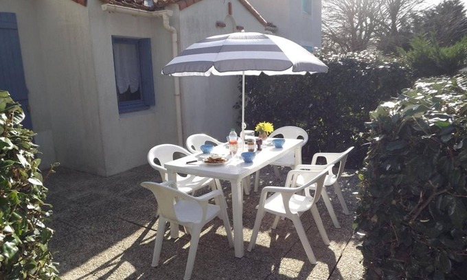 Barbatre House | Cozy terraced house, near beach and forest