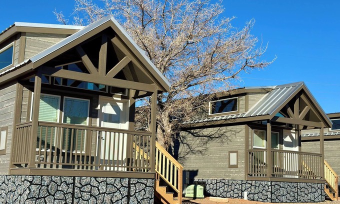 Page Cabin | Cozy Tiny Home King Room #17B