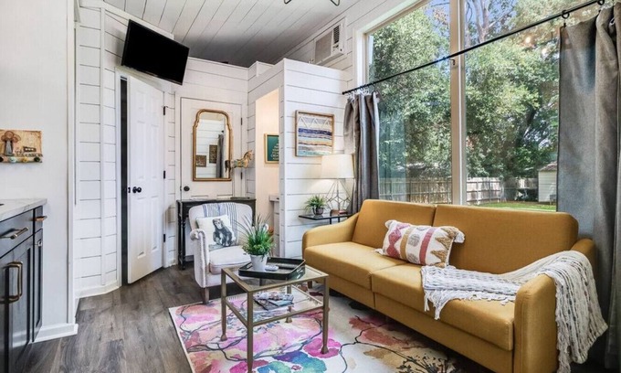 Lafayette Apartment | Cozy tiny house living