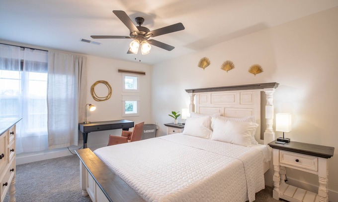 Clarksville House | Cozy townhouse close to downtown, F&M Arena, APSU! Sleeps 8!