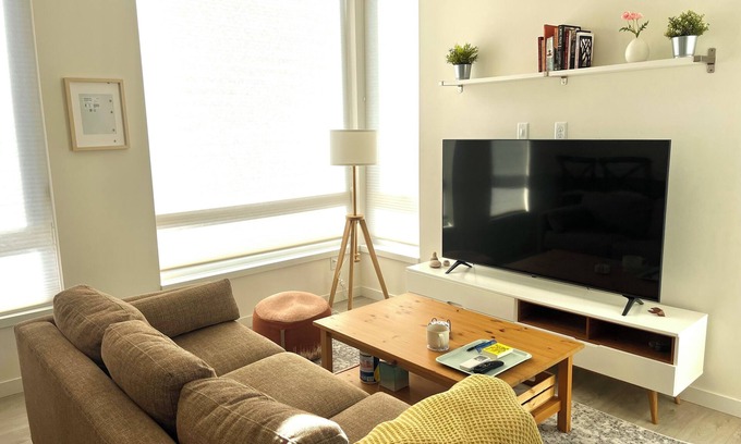 Green Lake House | Cozy Townhouse Retreat by Green Lake Park