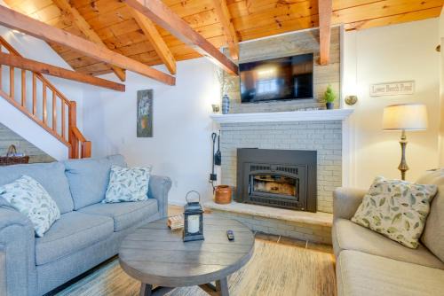 Tuftonboro House | Cozy Tuftonboro Home with Deck - Walk to Beaches!