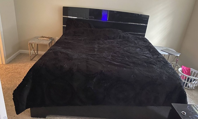 Stockbridge Apartment | Cozy Two Bedroom Apartment W/Balcony