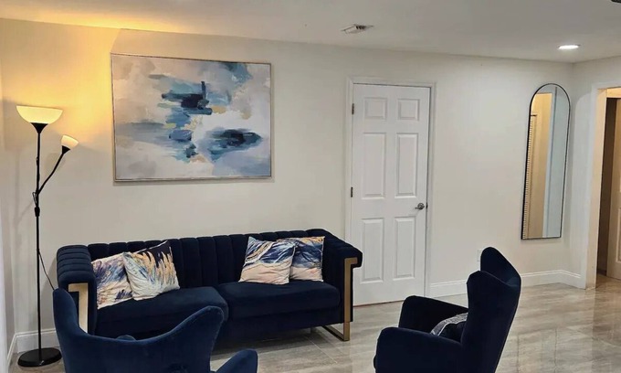 Valrico Apartment | Cozy Two Bedrooms Apartment in Valrico