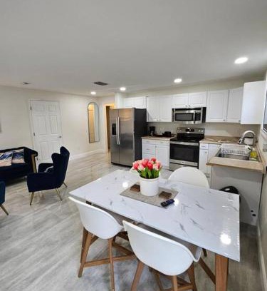 East County Civic Group Apartment | Cozy Two Bedrooms Apartment in Valrico