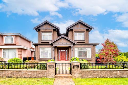 Arbutus Ridge House | Cozy two beds lower level suite in Vancouver West