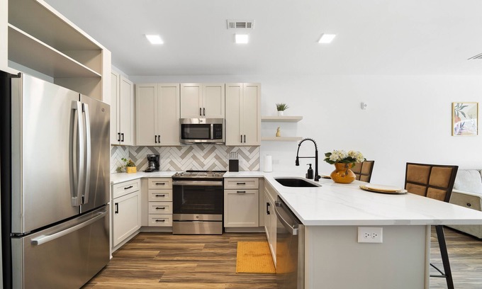Wilmington Apartment | Cozy Upscale Apartment