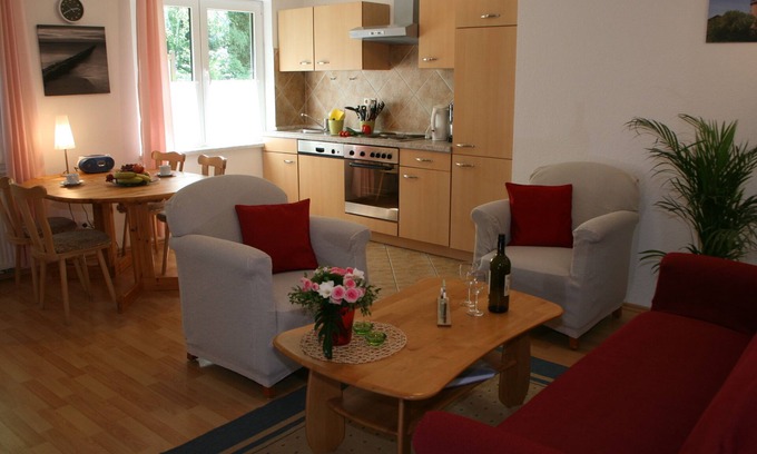 Alt Gaarz Apartment | Cozy vacation cottage for 4 people with garden