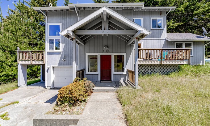 Shelter Cove House | Cozy vacation getaway with ocean views, grill, games, W/D, & wood stove