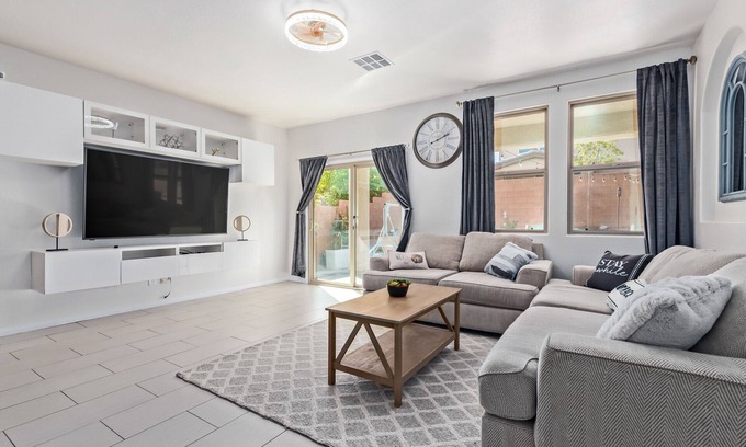 Rhodes Ranch House | ⭐️ Cozy Vegas Home - Close to Strip - 5 ⭐️