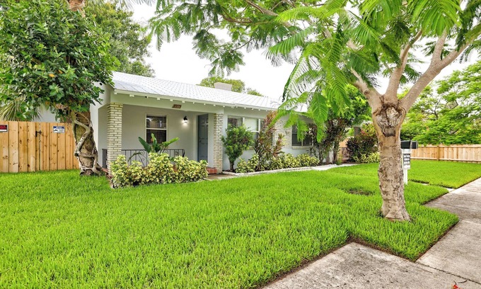 Fort Pierce Villa | Cozy Villa #2, 3 minutes from Downtown & 10 minutes to the Beach
