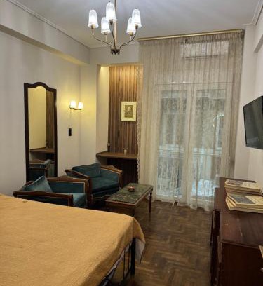 Agios Panteleimonas Apartment | Cozy vintage flat