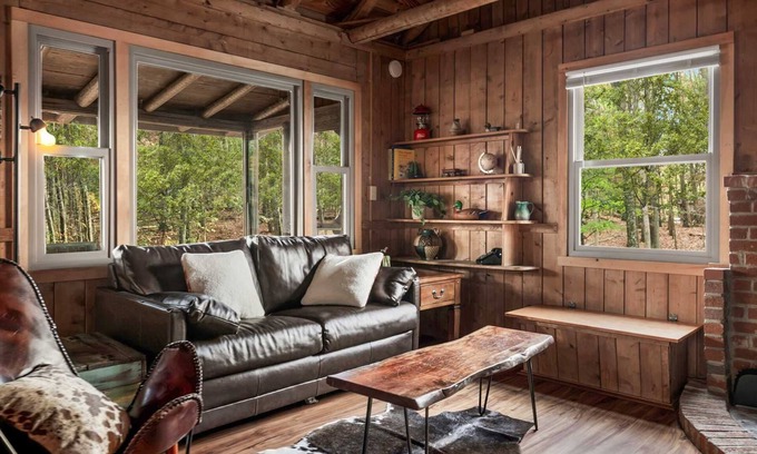 Kabletown Ski Chalet | Cozy w Fire Pit, Grill, Deck, Screened Porch, WiFi