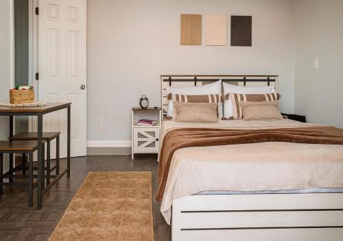 Sunshine Apartment | Cozy with Private Entry Near Fort Myers & Airport