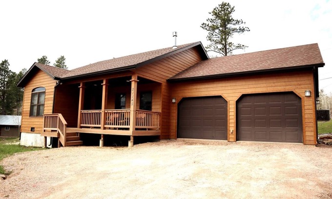 Lead House | Cozy Woods Cabin Retreat w/private Hot tub