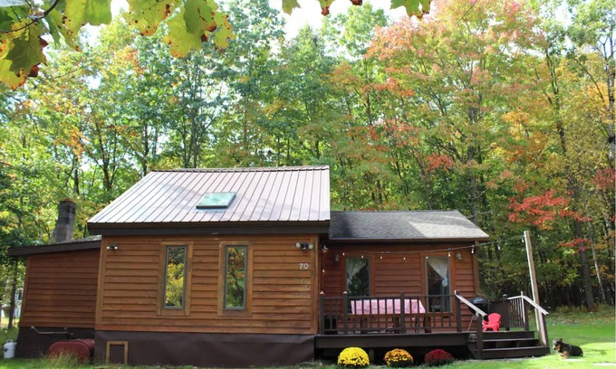 Kerhonkson Cabin | Cozy woodsy family-friendly cabin retreat