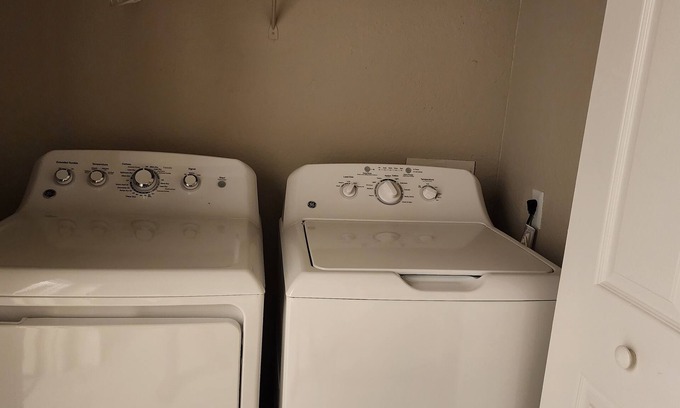 Southside Condo | Cozy1 bedroom condo with addtl sofa bed. 5 minutes away from EVERYTHING you need