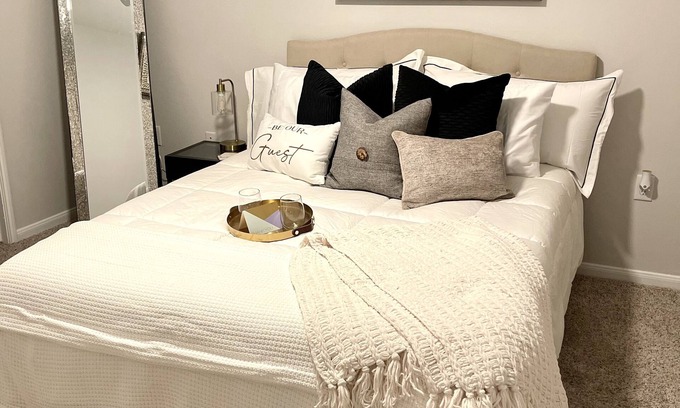 Braeswood Place Apartment | CozyChic! Dwntown/MedicalDistrict Houston! Cozy w/great pool