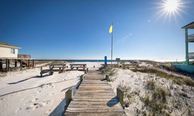 Gulf Shores Condo | CozyCoastalRetreat - Steps2Beach - RoomyEscape