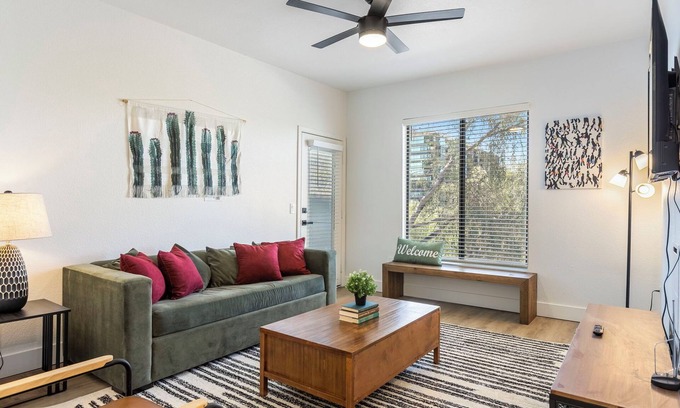 Pinnacle Peak Apartment | CozySuites at Kierland Commons with pool #01