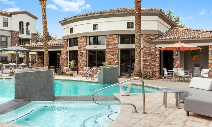 Glendale Sports and Entertainment District Apartment | CozySuites Glendale by the stadium w/pool! 06