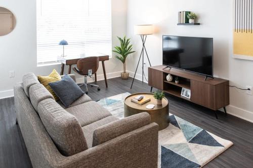 Central Business District Apartment | Cozysuites l Upscale 1BR in Downtown Cincinnati