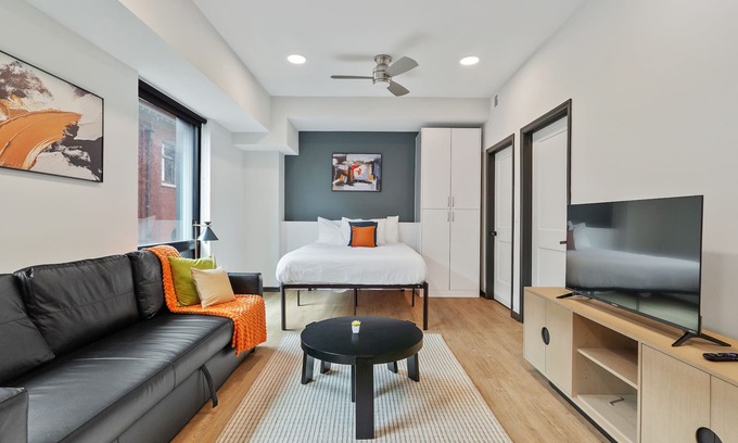 Lockerbie Square Apartment | CozySuites Mass w/parking, lounge & roof deck #14