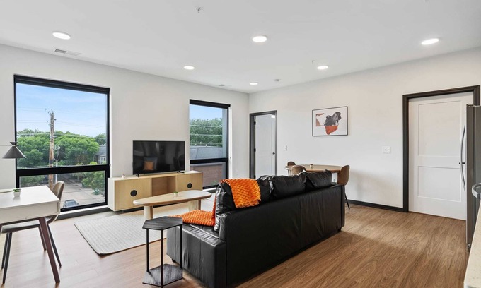 Lockerbie Square Apartment | CozySuites Mass with parking, lounge and roof deck 11