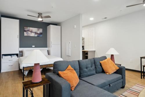 Lockerbie Square Apartment | CozySuites Mass with parking lounge & roof deck #38