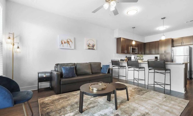 Indianapolis Apartment | CozySuites Modern 2BR, Nora Indianapolis #11