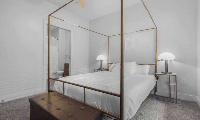 Indianapolis Apartment | CozySuites Modern 2BR, Nora Indianapolis #10