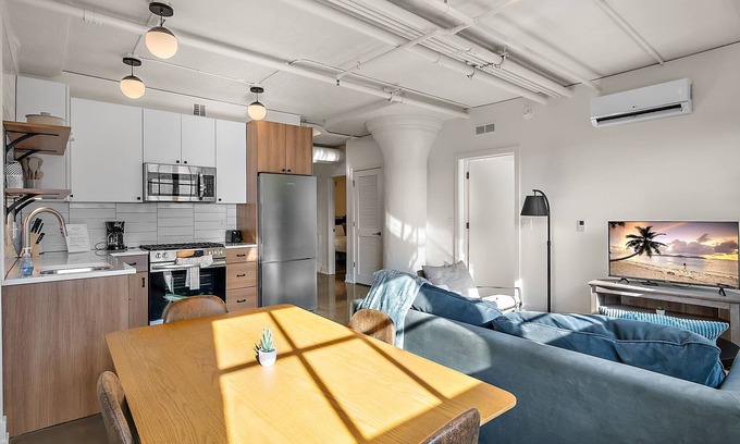 Warehouse District Apartment | CozySuites NLG - Modern 2BR condo #23