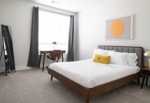 Central Business District Apartment | CozySuites Stunning 3BR in Downtown Cincinnati