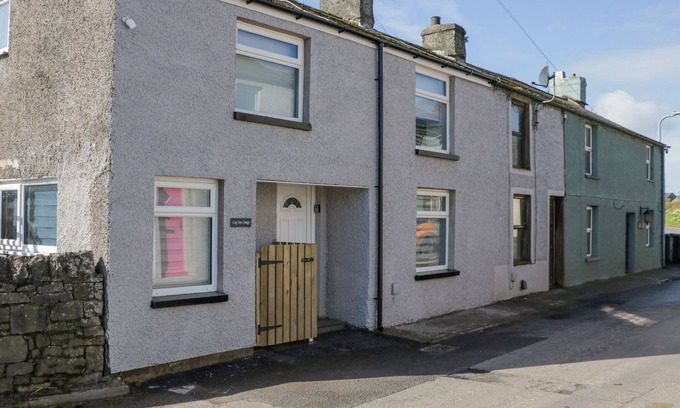 Newton in Furness Cottage | CRAG VIEW COTTAGE, pet friendly, with hot tub in Dalton-In-Furness