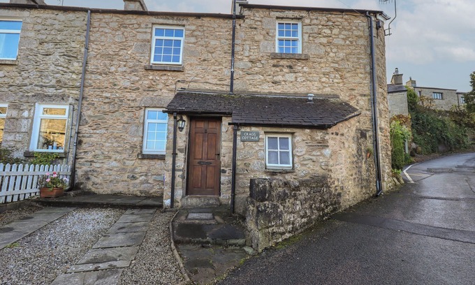 Lindale Cottage | CRAGG COTTAGE, family friendly, character holiday cottage in Lindale