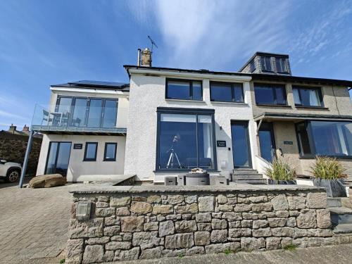 Craster House | Craster Rocks